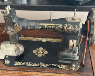 White Rotary USA 1913 sewing machine. FR model , treadle cabinet, foot pedal 