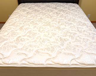 AVAILABLE FOR EARLY PURCHASE! 
Queen bed in new excellent, like new condition. Comes with metal bed frame, headboard, boxspring and double sided pillow top mattress. Most recently this bed was set up in a guest bedroom and was never used. Comes from a very clean, smoke free home. $295
Willing to help load or delivery is available. 
Call or text 507-458-2542 for more pictures or information.  