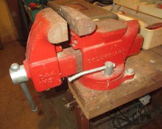 D44 Bench Vise