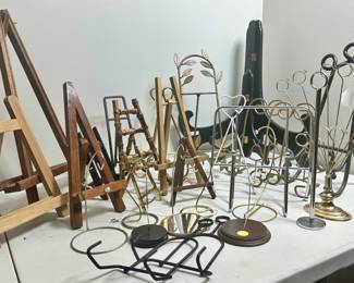 Easels & Display Hooks
