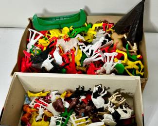 Vintage plastic cowboys/indians/animals