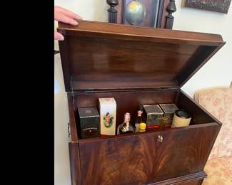 Top lifts up on bar cabinet