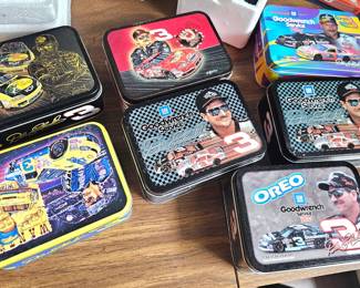 1:64 die cast set, two to box