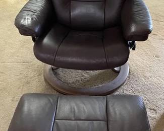 ETS009 - Stressless Recliner & Ottoman