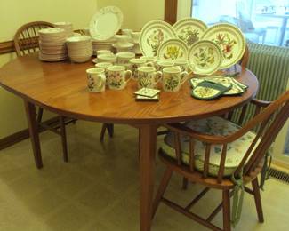 Dining Table w/ leaves & pads