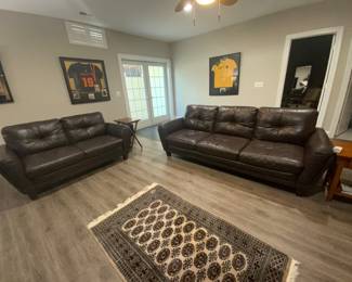 Title: Sleek Brown Leather Couch Set (3-Seater + Loveseat) – Leesburg Upgrade your living space with this matching set of high-quality brown leather couches. They feature a minimalist, modern contemporary design with sleek arms and clean lines that fit almost any decor style.

Set Includes: (1) Large 3-seater sofa and (1) 2-seater loveseat.

Condition: Well-maintained and simple style.

Pricing: Willing to sell as a set (preferred) or separately. Message for individual pricing.

Pickup Requirements:



Moving Help: Please bring your own labor to move and load.
Tools: Bring your own tools if you plan to disassemble legs or frames for transport.