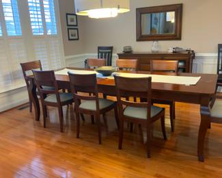 Stunning Dining Set - Expandable Table + 6 Chairs (Neutral)

Description:
Elevate your dining space with this stunning large dining table set. Perfect for hosting, this set balances a classic silhouette with a clean, modern color palette.

The Table: Comes with two additional leaves (currently pictured at full length). It’s a versatile piece that scales up for big holidays or down for everyday use.

The Seating: Includes 2 Captain’s Chairs and 4 Side Chairs.

Condition: The fabric is in excellent condition—a beautiful, neutral cream that fits any decor style.

Simple, classy, and ready for its next home. 