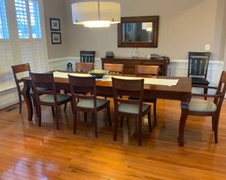 Stunning Dining Set - Expandable Table + 6 Chairs (Neutral)

Description:
Elevate your dining space with this stunning large dining table set. Perfect for hosting, this set balances a classic silhouette with a clean, modern color palette.

The Table: Comes with two additional leaves (currently pictured at full length). It’s a versatile piece that scales up for big holidays or down for everyday use.

The Seating: Includes 2 Captain’s Chairs and 4 Side Chairs.

Condition: The fabric is in excellent condition—a beautiful, neutral cream that fits any decor style.

Simple, classy, and ready for its next home. 