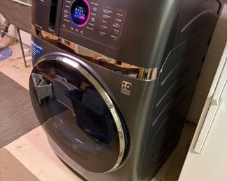$1200 GE Profile All In One 4.8 cu. ft. Smart Ultra Fast Ventless Washer Dryer.   Like New.