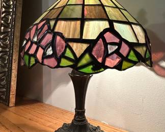 Tiffany Style Stained Glass Floral Table Lamp