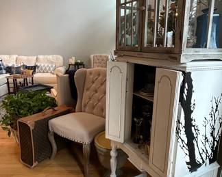 Vintage French Country Style Display Cabinet with Mirror