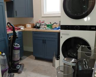 Candles, dish towels, candles melts, sponges, shredder, trash cans, salt lamp,