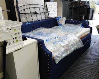 Stunning custom upholstery day bed with trundle. BARELY USED! EXCELLENT CONDITION!