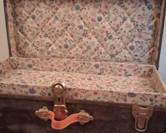 KILLER antique truck,,,great shape all around and look at those handles