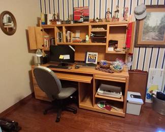 A computer desk as big as Texas