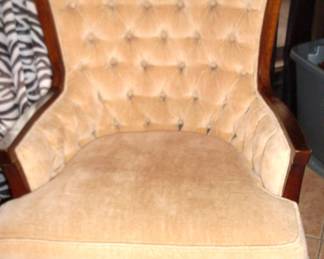 UPHOLSTERED CHAIR