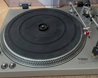 TECHNICS SL-1300