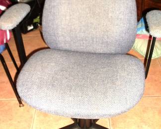 OFFICE CHAIR