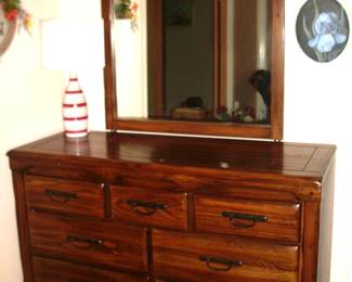 DRESSER