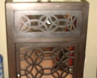 MIRRORED CABINET