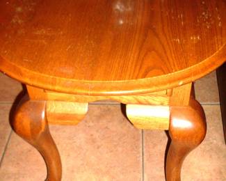 OAK END TABLE