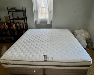 King Size Serta In immaculate condition! Barely Used no damage! 