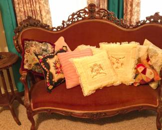 Victorian couch beautiful table