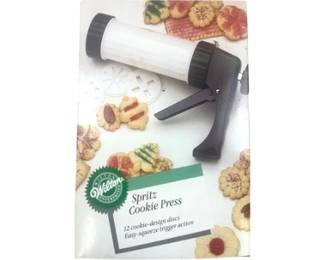 Wilton Spritz Cookie Press With 12 Cookie Designs