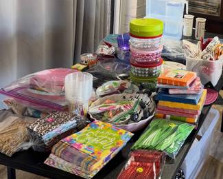 Napkins, plates, decor 