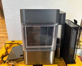 Ice machine makes PEBBLE  Ice