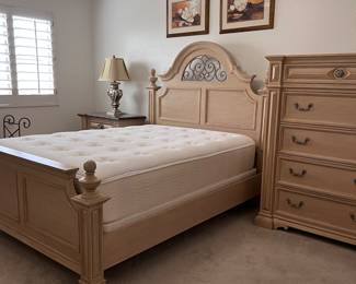 Thomasville Bedroom Suite: Queen Bed Frame, Nightstand and Dresser w Mirror, Highboy, Table Lamp, Art