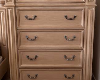 Thomasville Bedroom Suite: Queen Bed Frame, Nightstand and Dresser w Mirror, Highboy, Table Lamp, Art