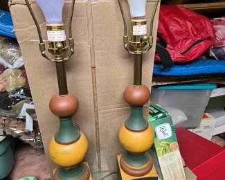 2 matching lamps