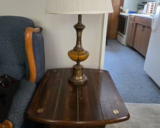 2 matching end tables and two matching lamps
