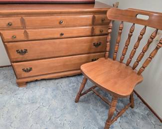 Maple dresser & chair