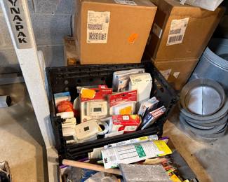 Air-conditioning thermostats