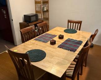 Solid Wood Dining Table & 4 Chairs Sturdy rectangular dining table with four matching chairs. Warm wood tones with a lighter tabletop give it a classic, versatile look that fits farmhouse, traditional, or everyday family spaces. Comfortable, supportive chairs and a durable surface ready for daily use. Good overall condition with normal wear from use. Perfect starter set or secondary dining area.