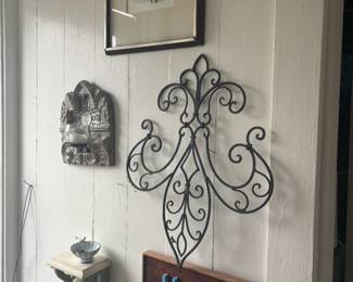 garden decos and wall art