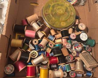 Vintage wooden sewing
Spools 