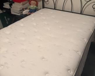 Nice clean full size
Bed 