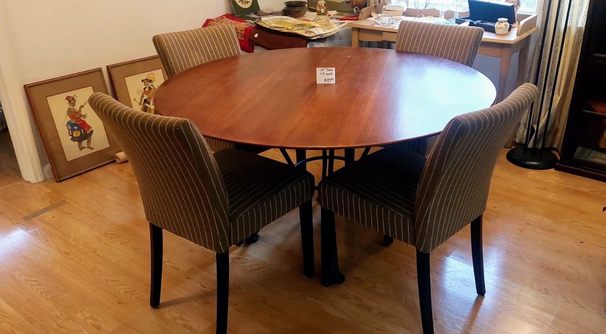JR Dining Table  4 chairs