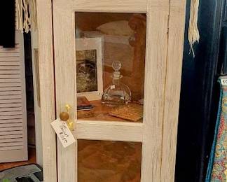 jr wht cabinet in BR