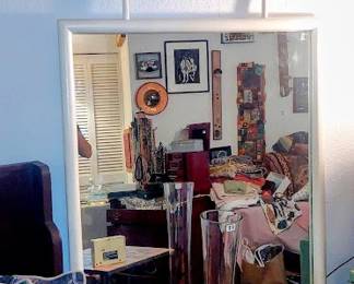 JR white mirror frame