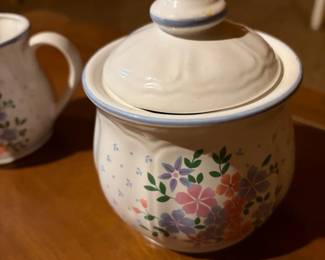 Mount Clemens Pottery Final Fantasy Creamer and Sugar Bowl Set third image