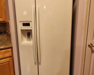 GE Refrigerator; $450
