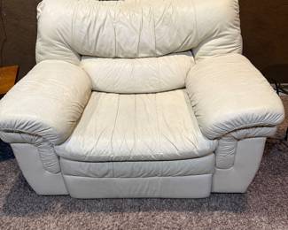 White leather Pappa bear recliner