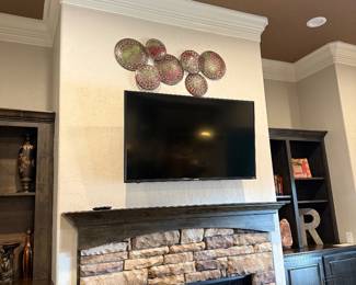 Wall Decor and 48’ Hisense TV