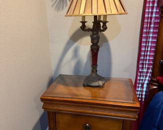 2 Hooker night stand with  matching lamps