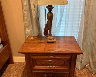 2 Wooden night stands and matching lamps