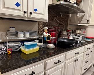 Lots of kitchen items
